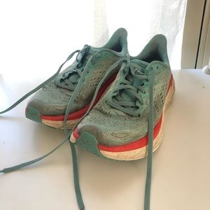 Hoka One One Clifton 8